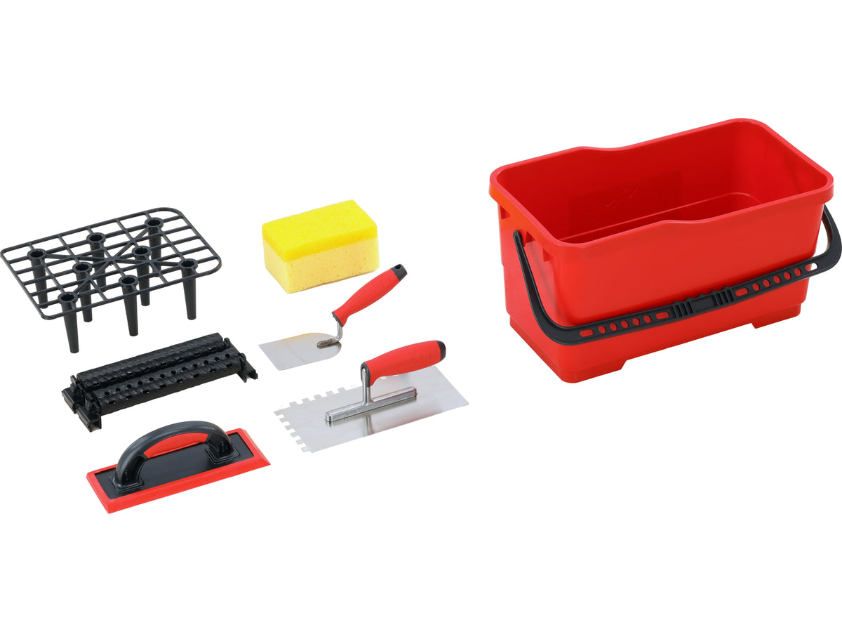 <div>TEGELEN EMMER 22L SET MET 7 DELEN GEREEDSCHAP</div>